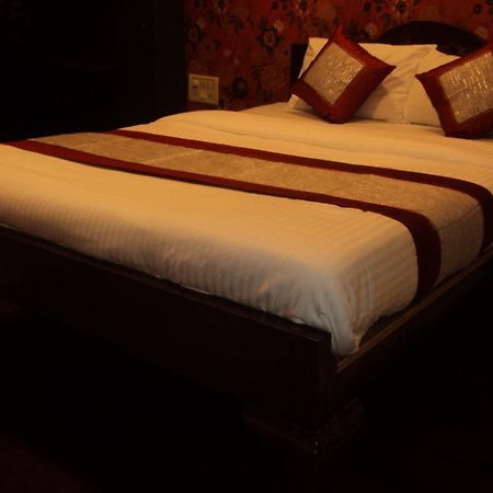 Benazeer Hotel Bombay Esterno foto