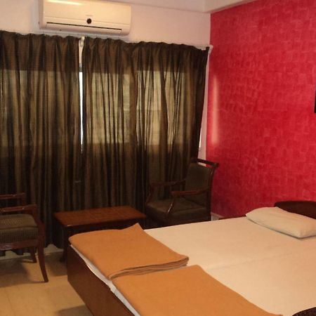 Benazeer Hotel Bombay Esterno foto