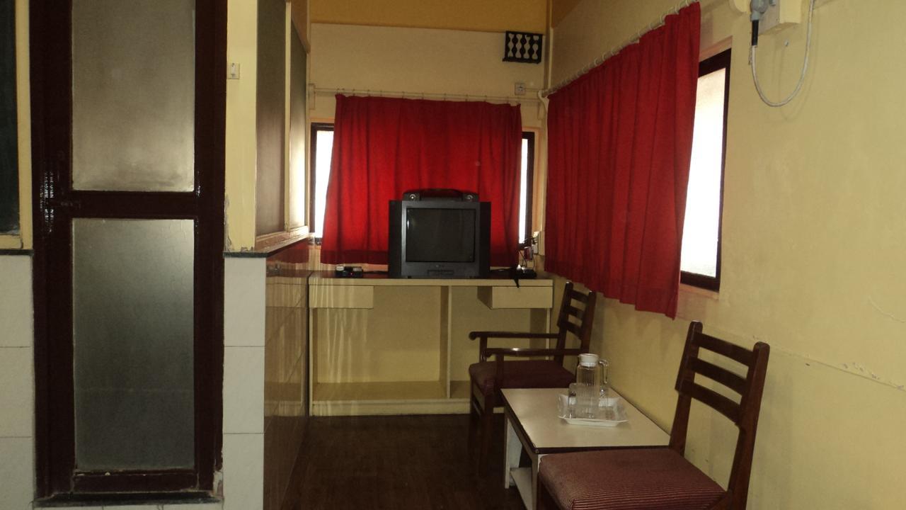 Benazeer Hotel Bombay Esterno foto