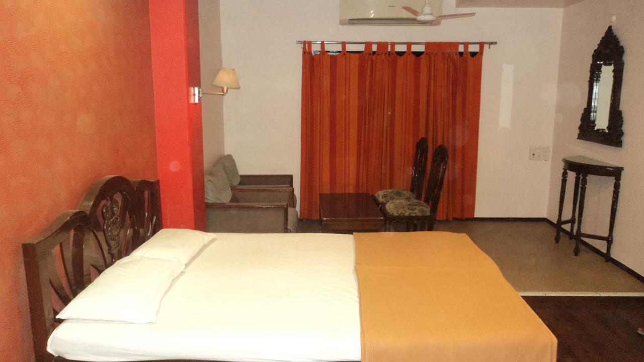 Benazeer Hotel Bombay Esterno foto