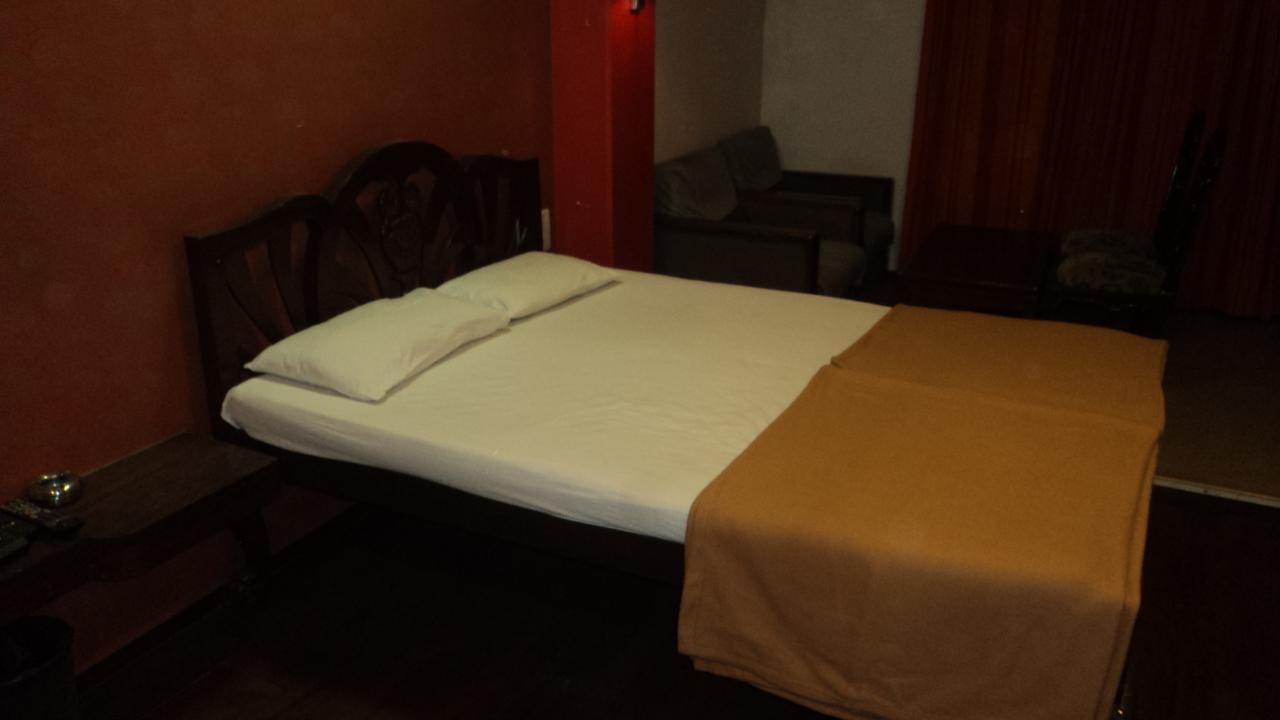 Benazeer Hotel Bombay Esterno foto