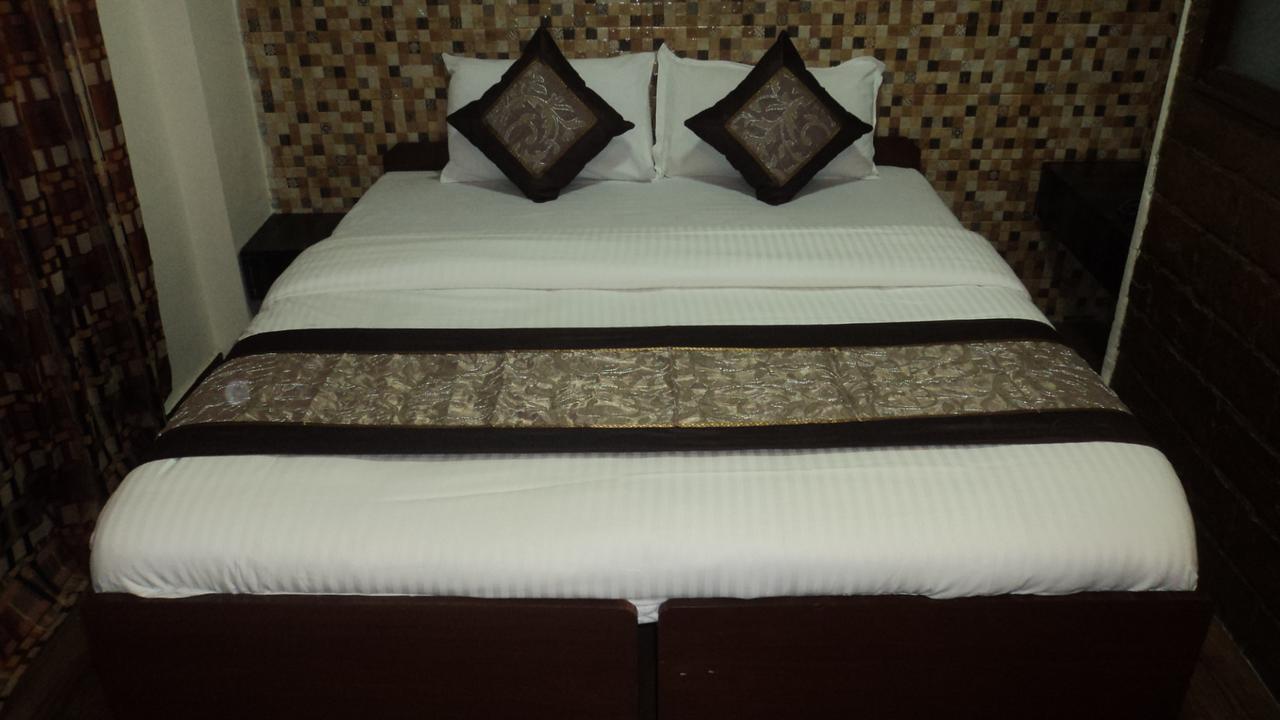 Benazeer Hotel Bombay Esterno foto