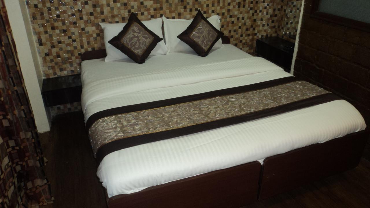 Benazeer Hotel Bombay Esterno foto