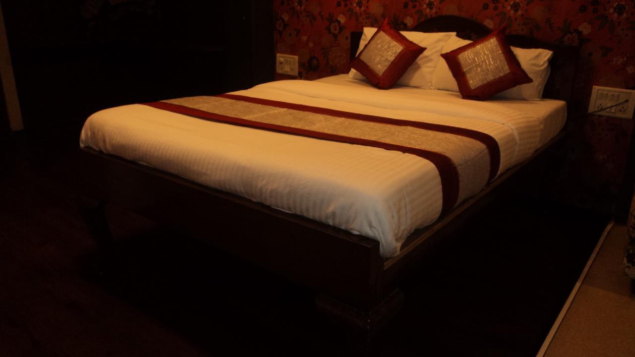 Benazeer Hotel Bombay Esterno foto
