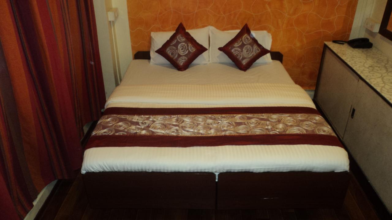 Benazeer Hotel Bombay Esterno foto