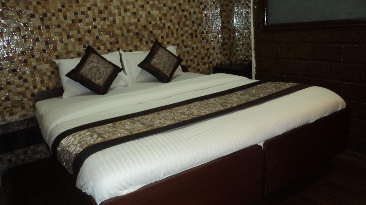 Benazeer Hotel Bombay Esterno foto