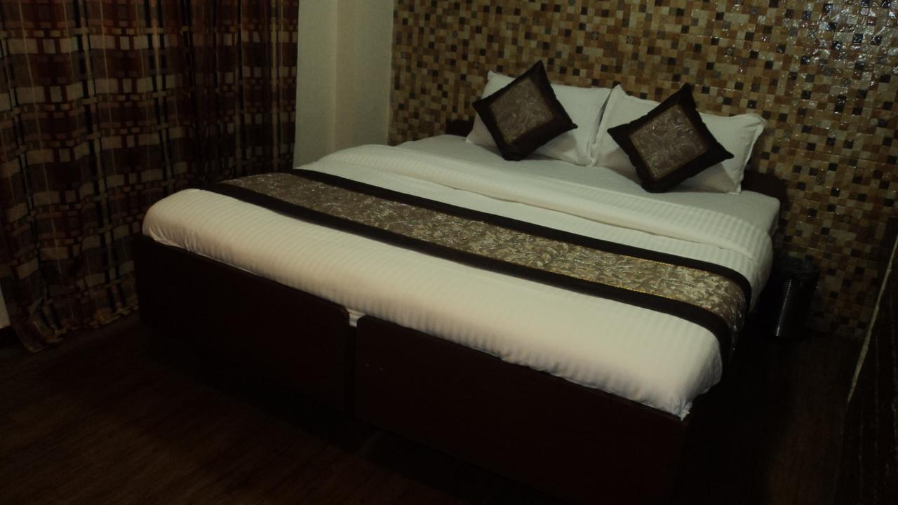 Benazeer Hotel Bombay Esterno foto