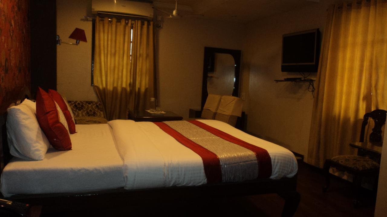 Benazeer Hotel Bombay Esterno foto