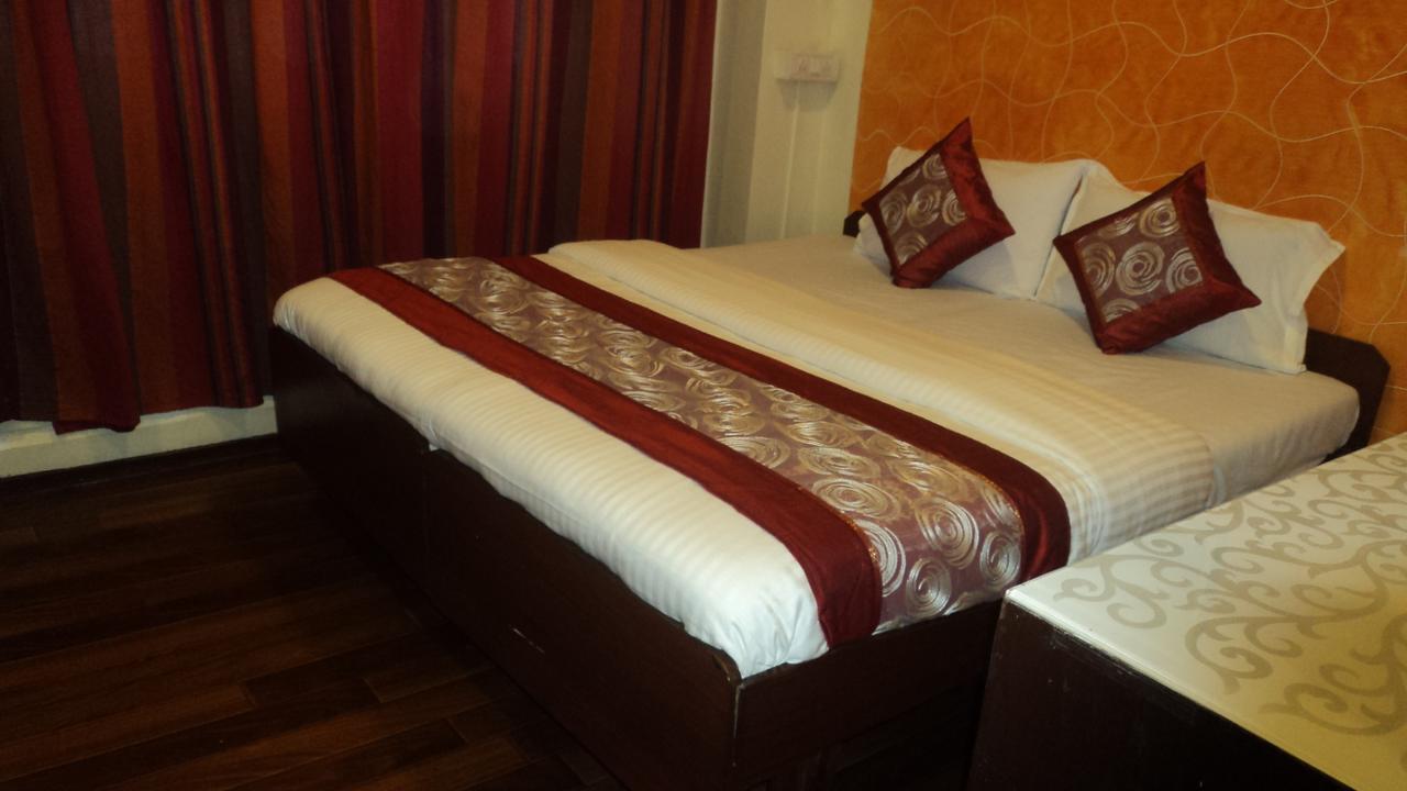Benazeer Hotel Bombay Esterno foto