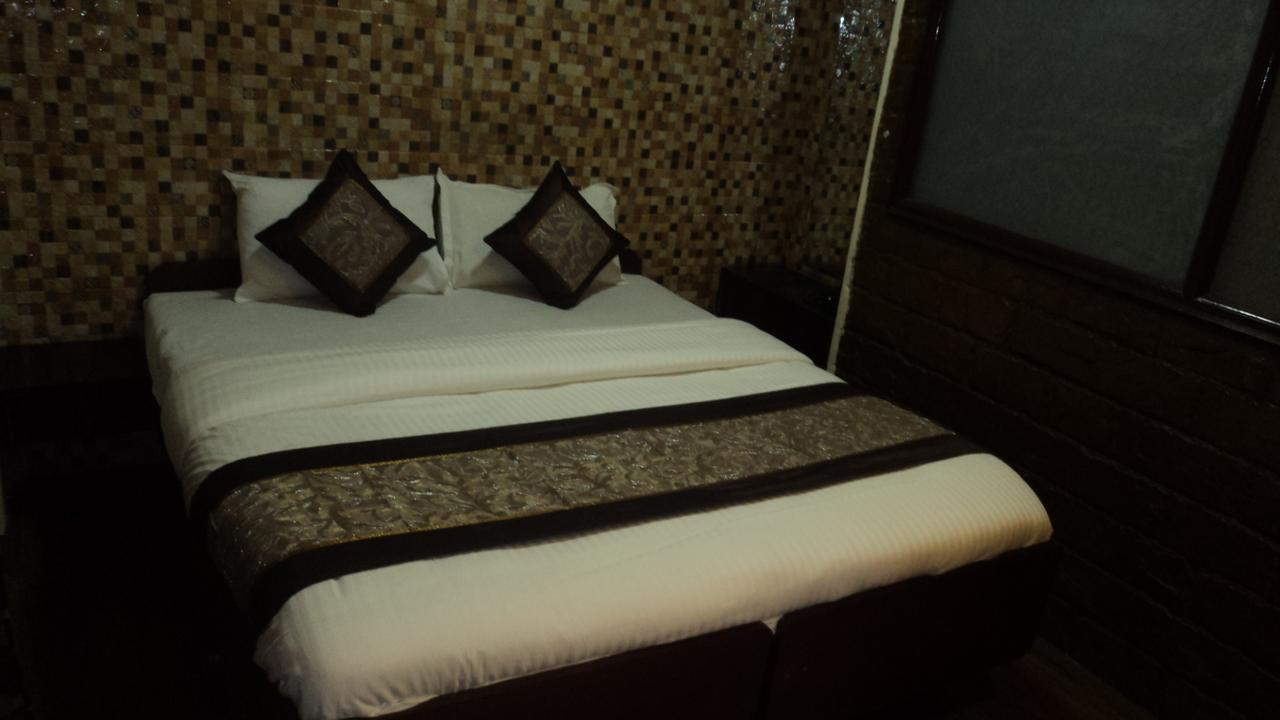 Benazeer Hotel Bombay Esterno foto
