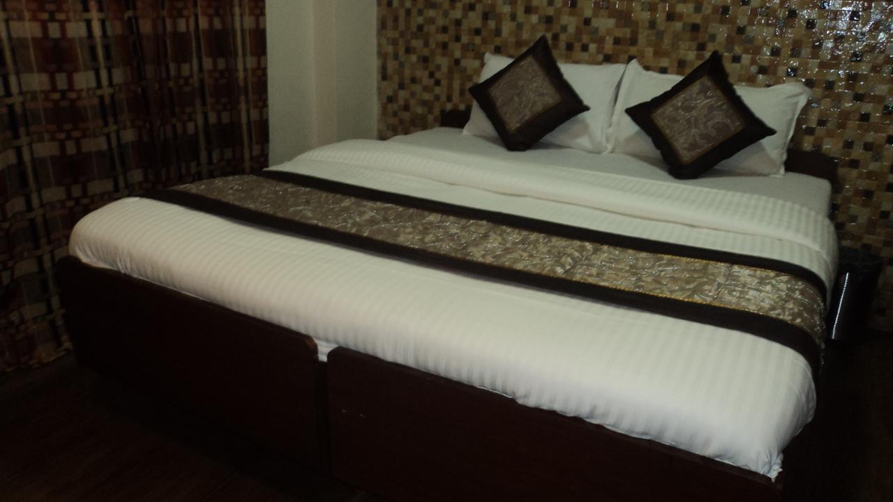 Benazeer Hotel Bombay Esterno foto