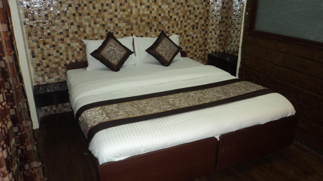 Benazeer Hotel Bombay Esterno foto