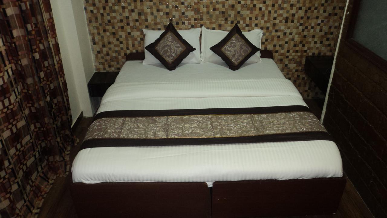 Benazeer Hotel Bombay Esterno foto