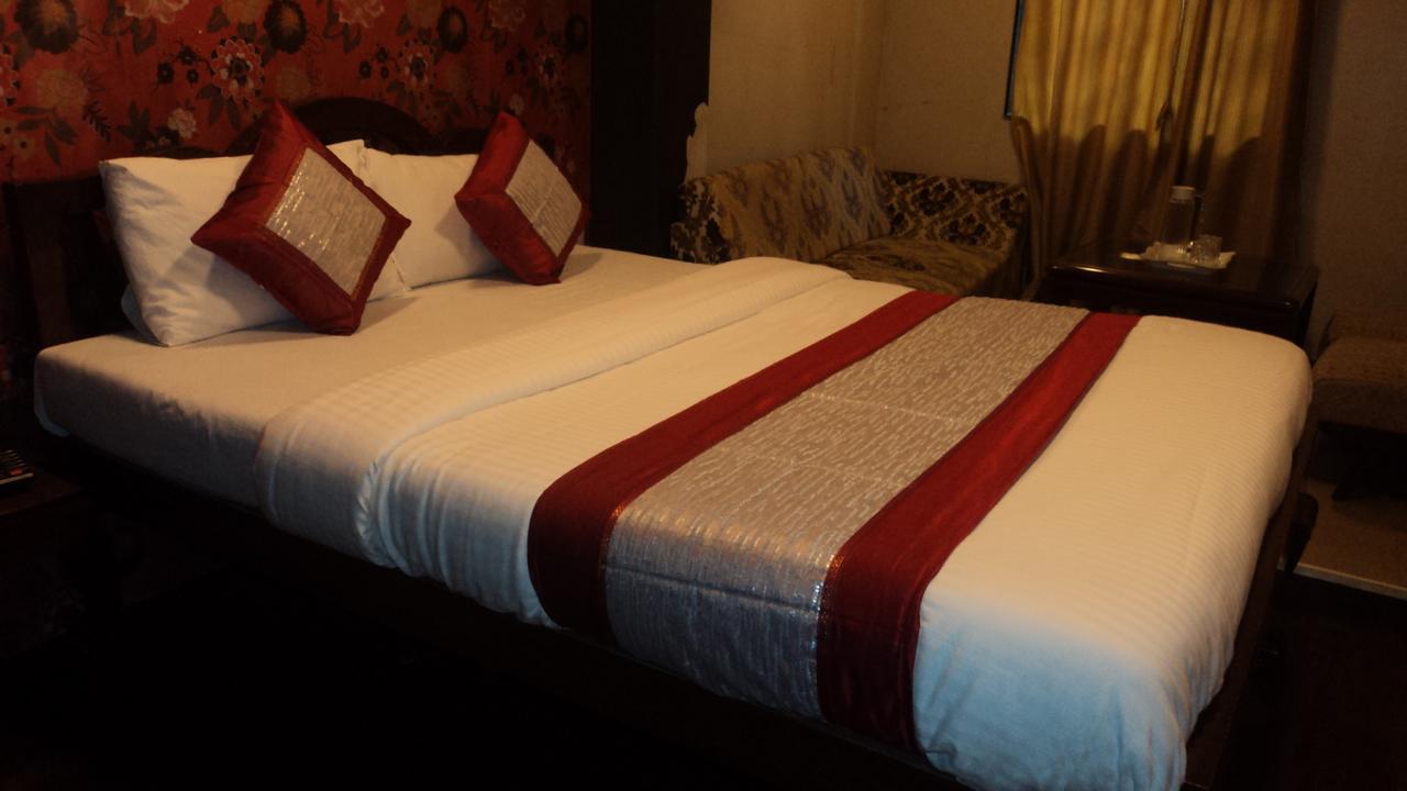Benazeer Hotel Bombay Esterno foto