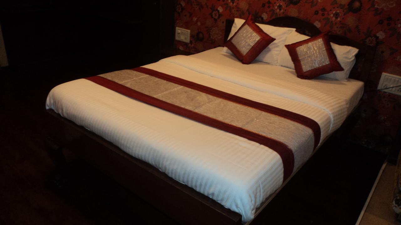 Benazeer Hotel Bombay Esterno foto