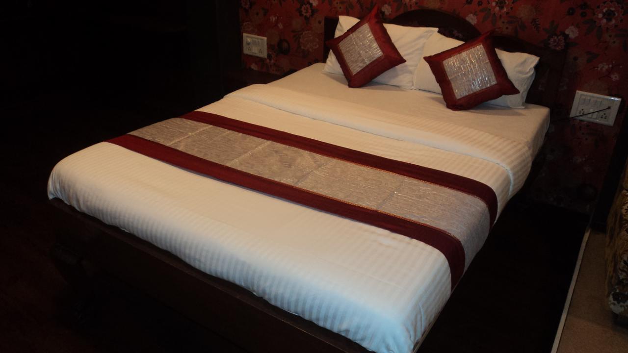 Benazeer Hotel Bombay Esterno foto