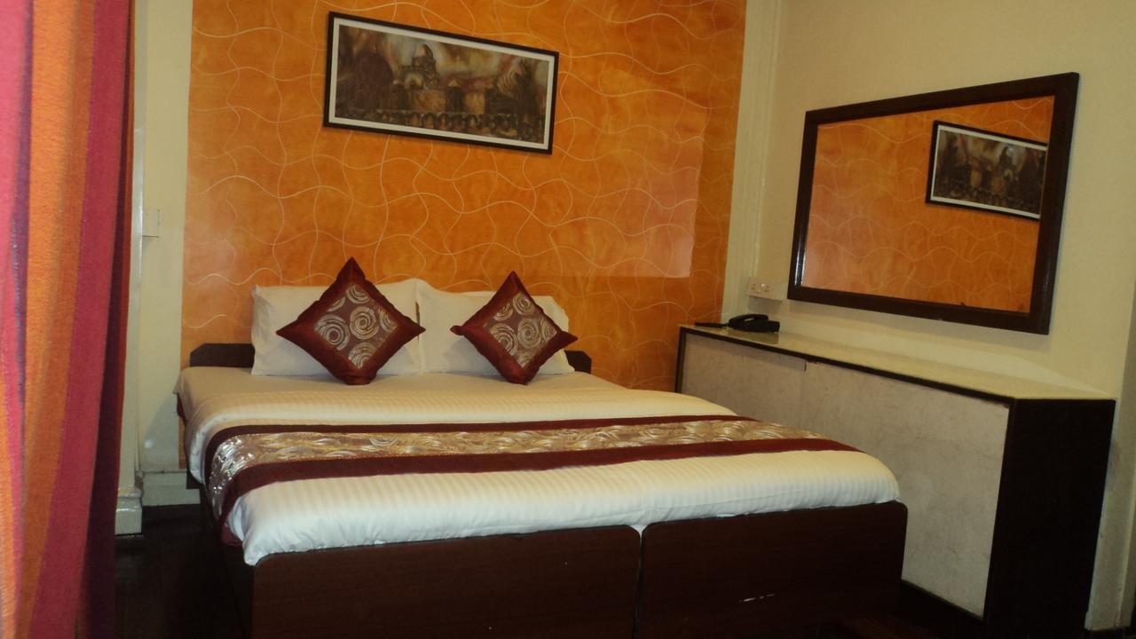 Benazeer Hotel Bombay Esterno foto