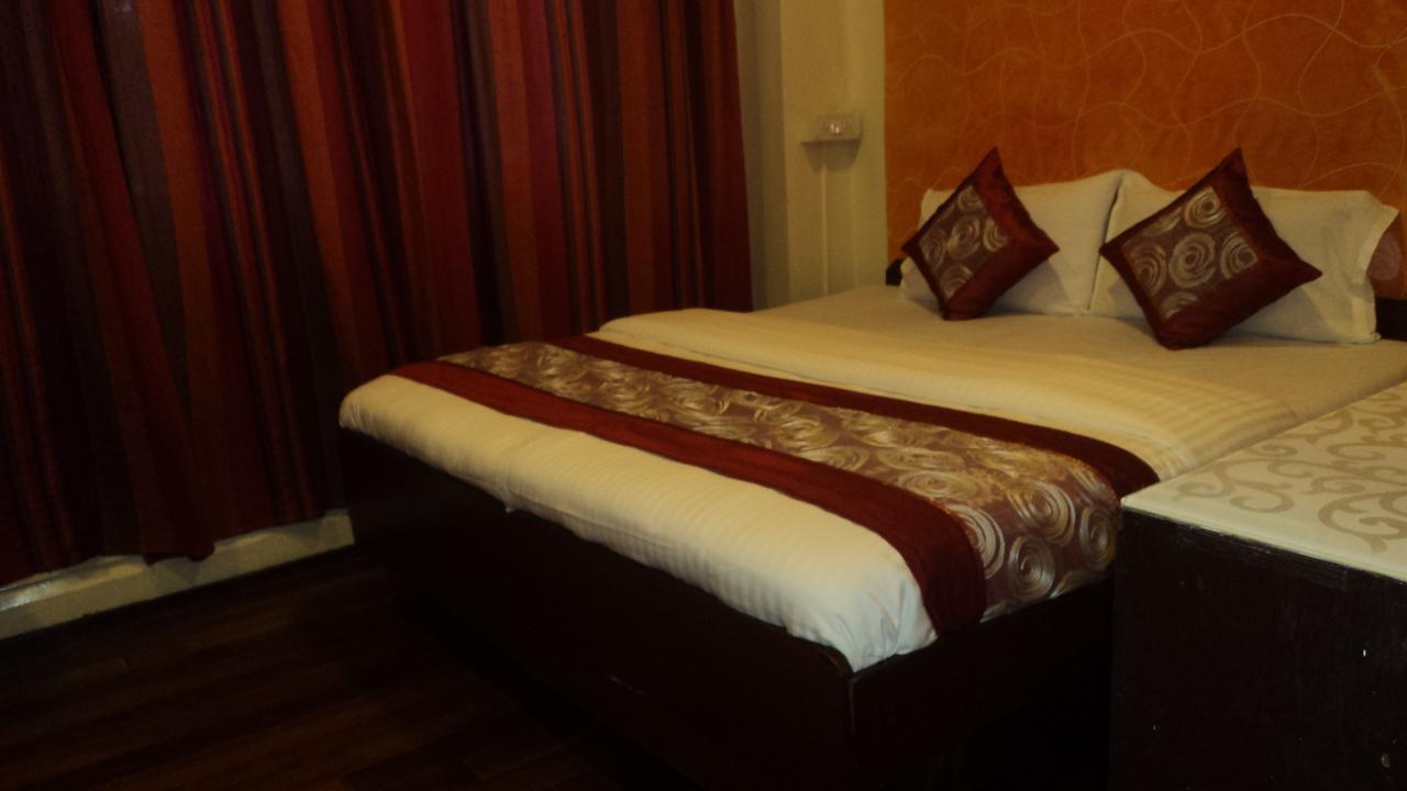 Benazeer Hotel Bombay Esterno foto