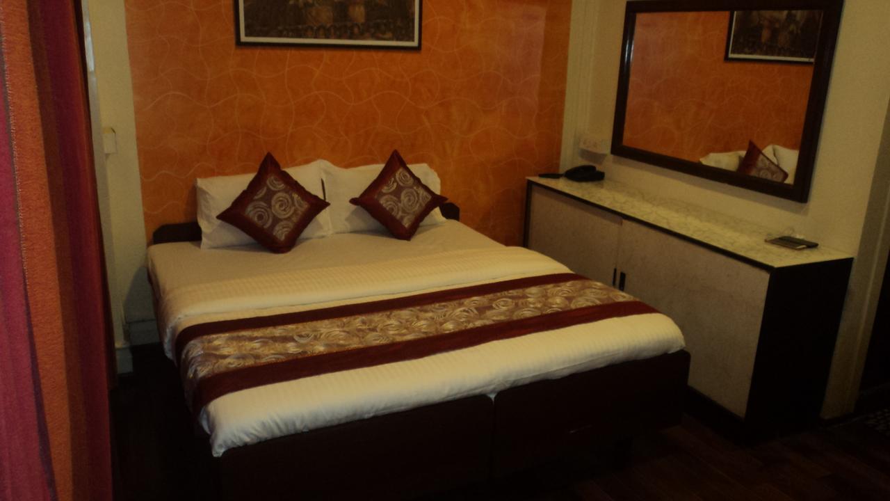 Benazeer Hotel Bombay Esterno foto