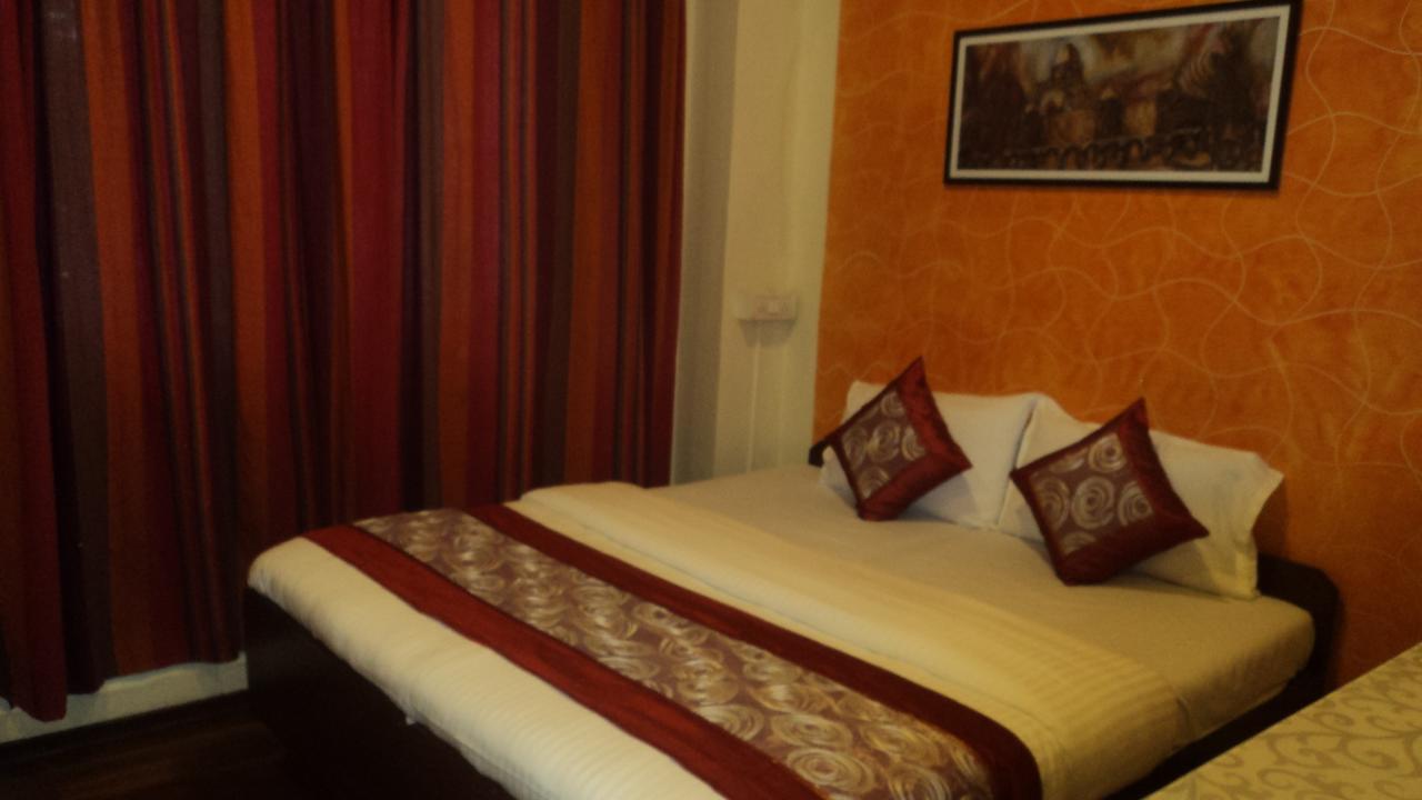 Benazeer Hotel Bombay Esterno foto