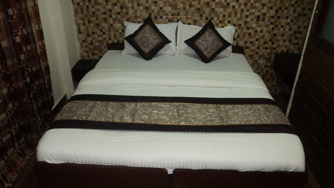 Benazeer Hotel Bombay Esterno foto