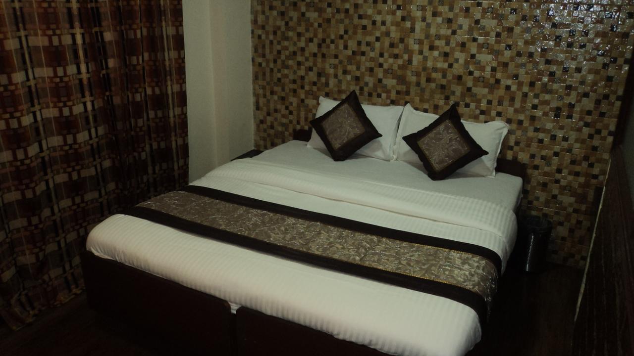 Benazeer Hotel Bombay Esterno foto