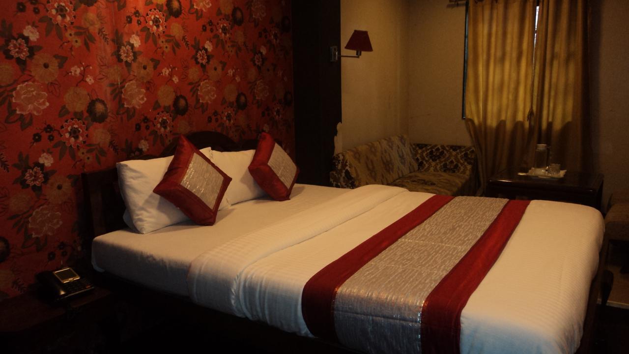 Benazeer Hotel Bombay Esterno foto