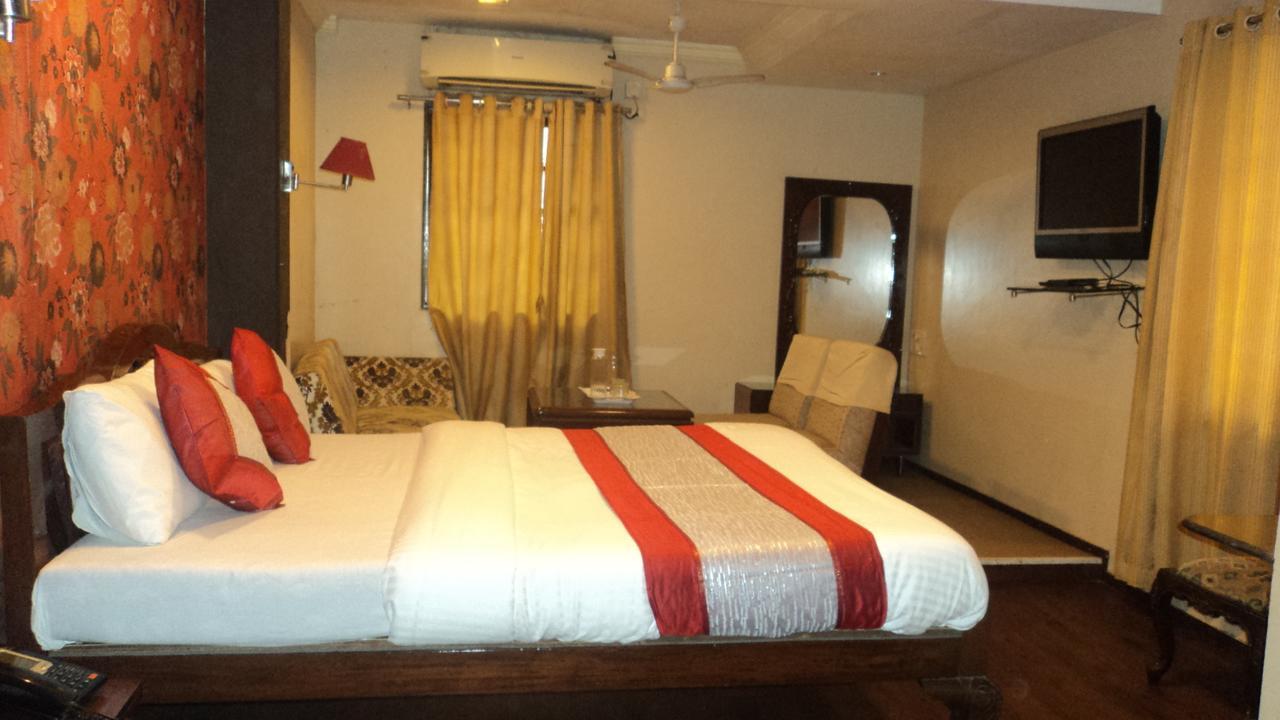 Benazeer Hotel Bombay Esterno foto