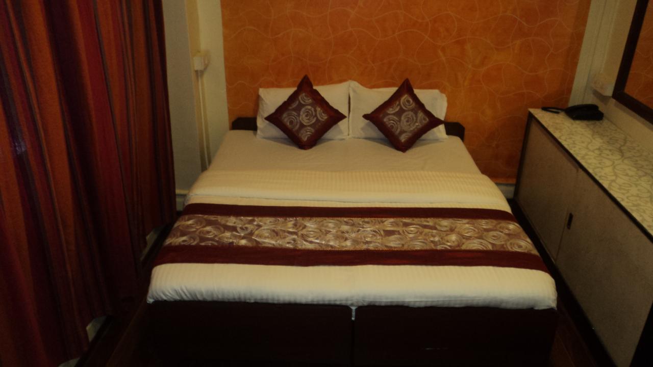 Benazeer Hotel Bombay Esterno foto