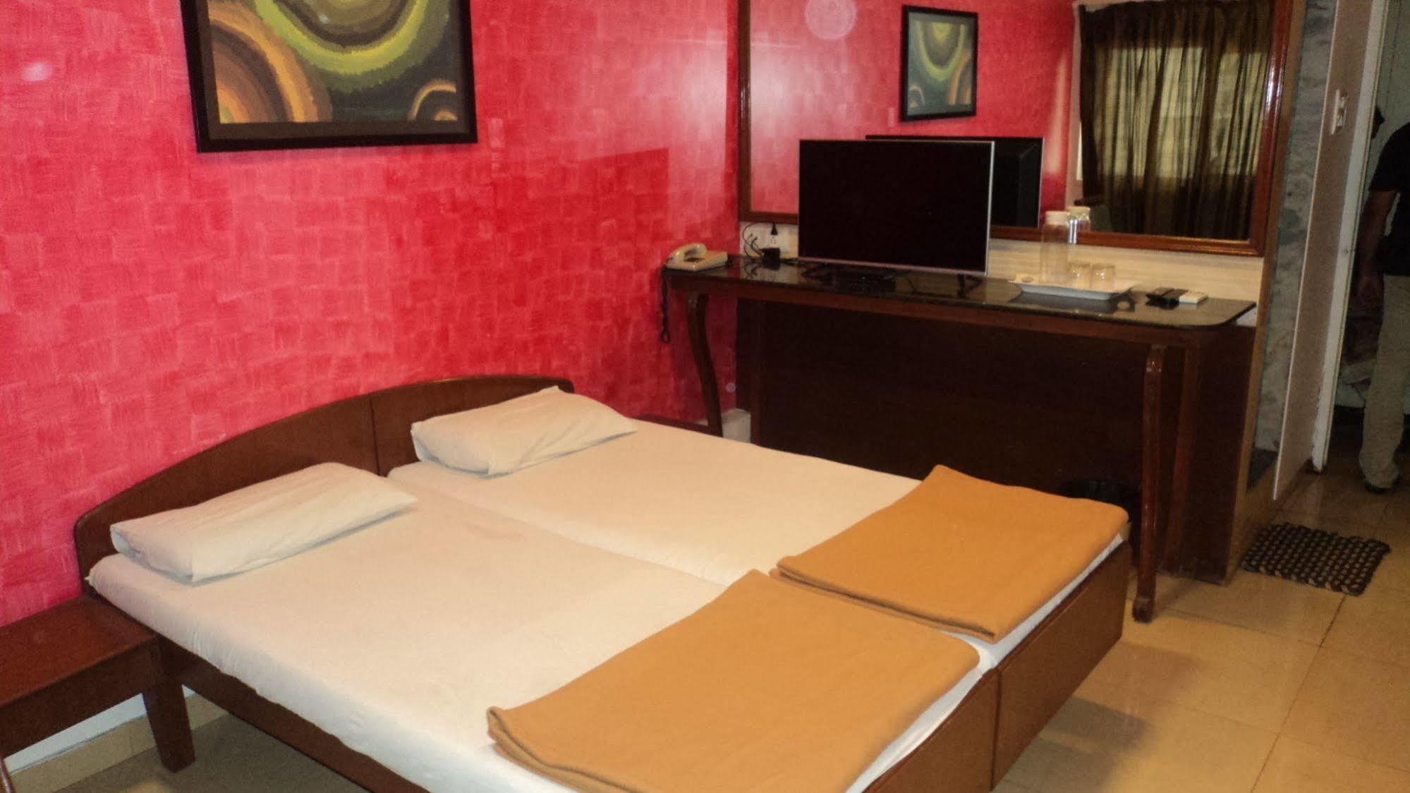 Benazeer Hotel Bombay Esterno foto