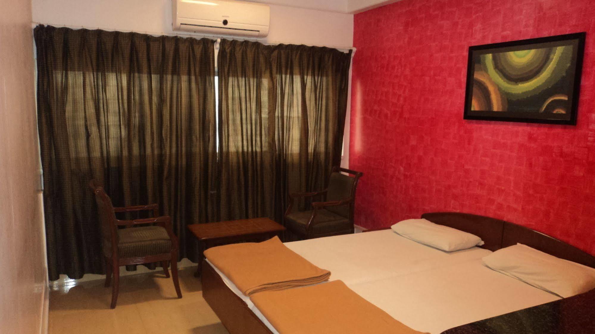 Benazeer Hotel Bombay Esterno foto