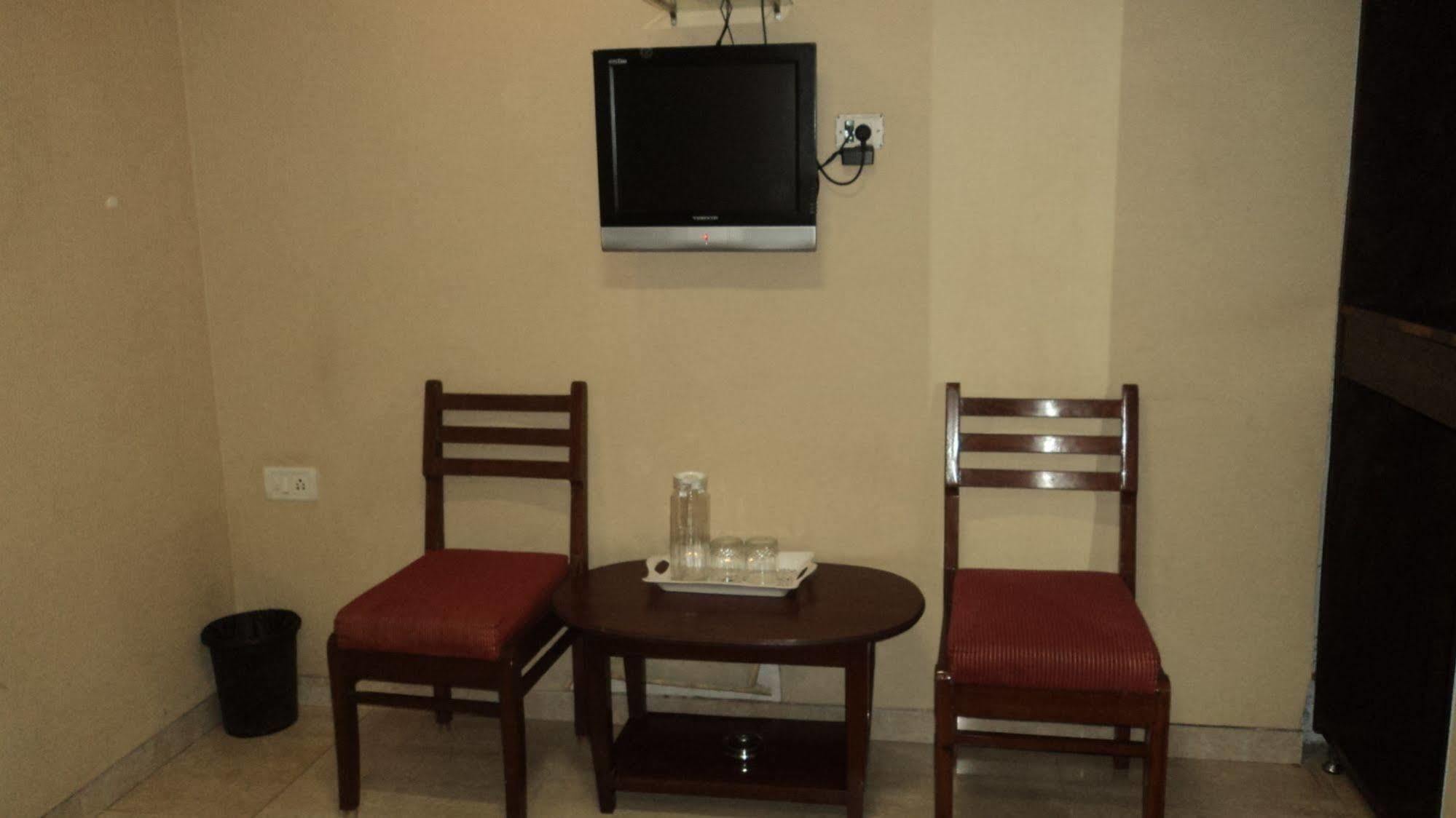 Benazeer Hotel Bombay Esterno foto