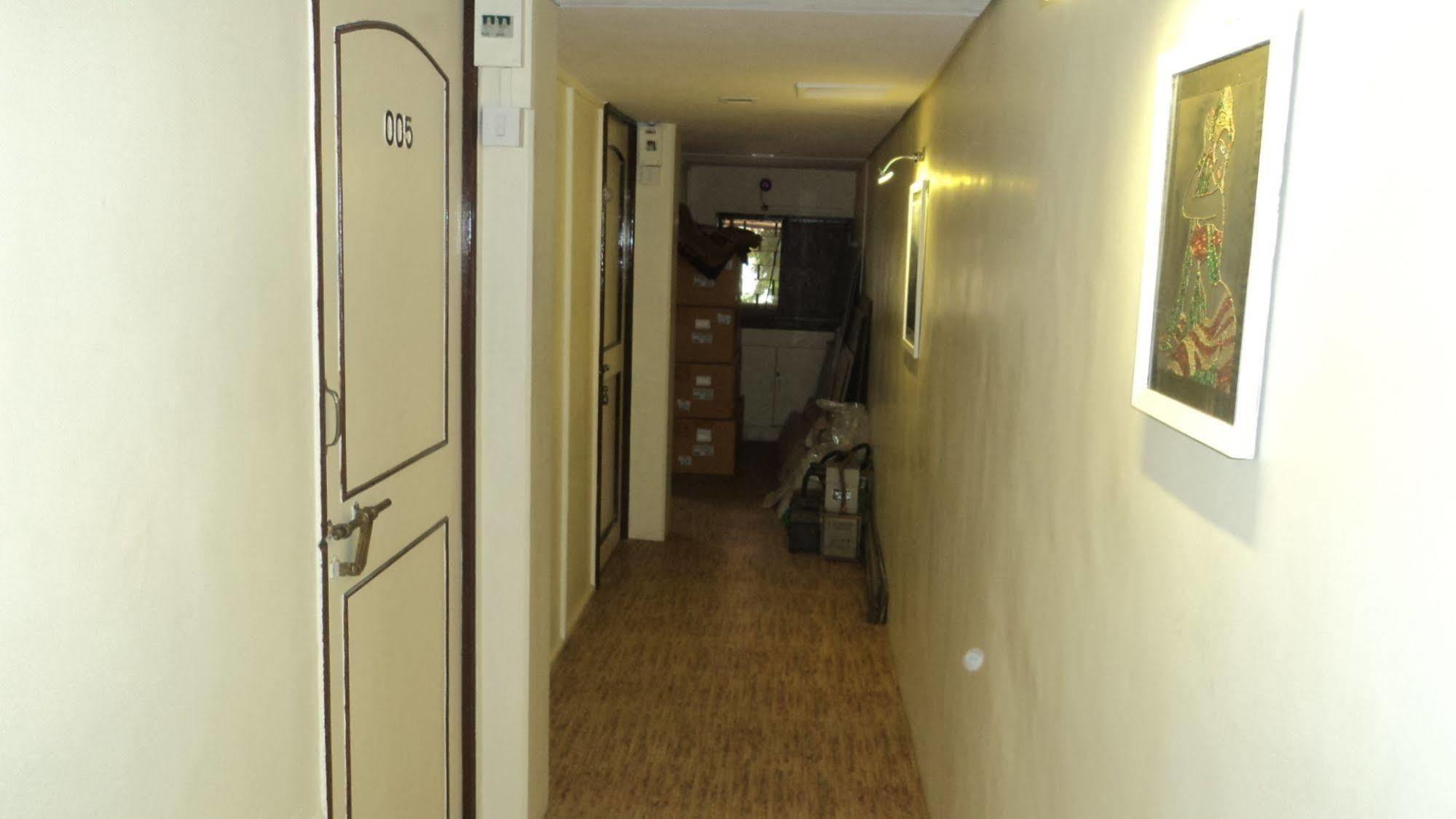Benazeer Hotel Bombay Esterno foto