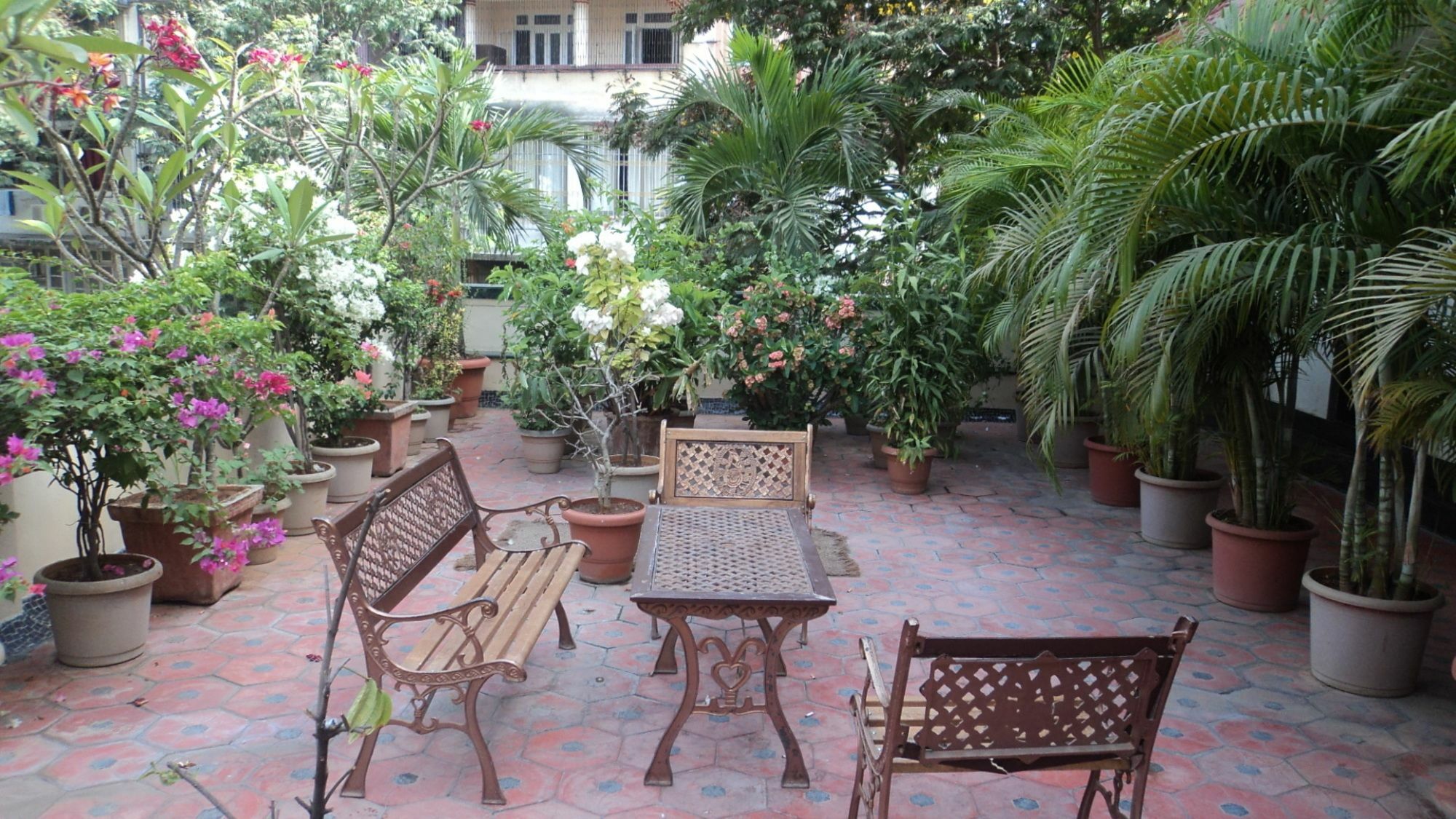 Benazeer Hotel Bombay Esterno foto